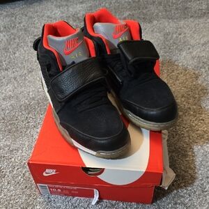 Nike Air Travis CRUZ Black and Red Sneakers 10.5